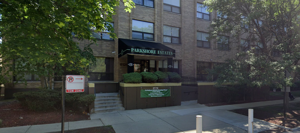 Parkshore Estates, a Chicago nursing home, has been sued in negligence actions and cited by state agencies.